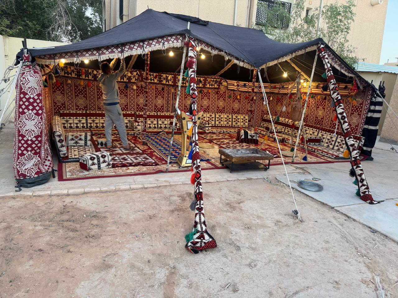 حرفية تركيب الخيام