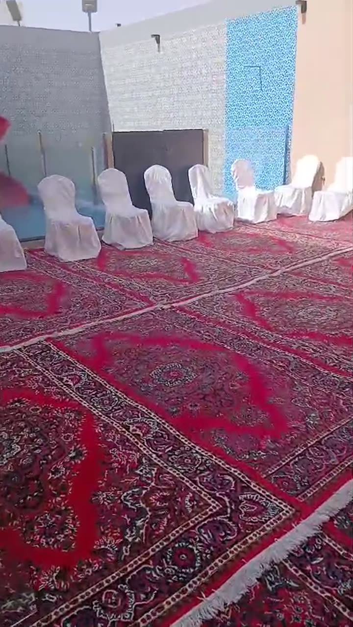 تجهيز ساحة مناسبة بالسجاد والكراسي