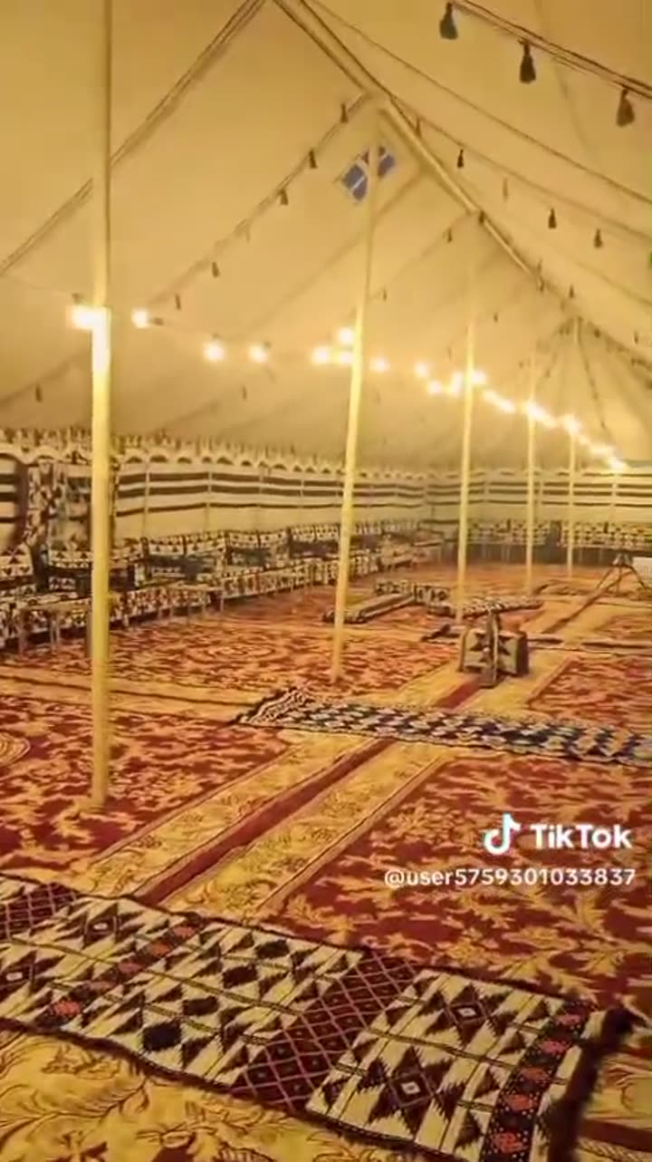 خيمة تراثية بإضاءة وشراريب زينة